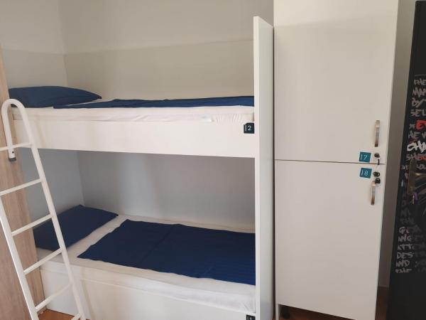 Hostel Pulp Fiction : photo 7 de la chambre lit dans dortoir 6 lits