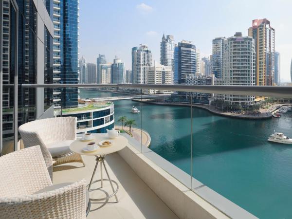 InterContinental Dubai Marina, an IHG Hotel : photo 5 de la chambre chambre lit king-size premium avec balcon et vue sur le port de plaisance