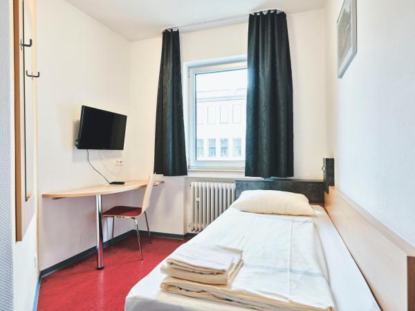 DJH Jugendgästehaus Adolph Kolping : photo 3 de la chambre chambre simple