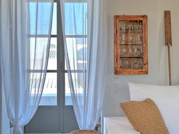 Spitia Santorini Villa Collection : photo 8 de la chambre maison du capitaine