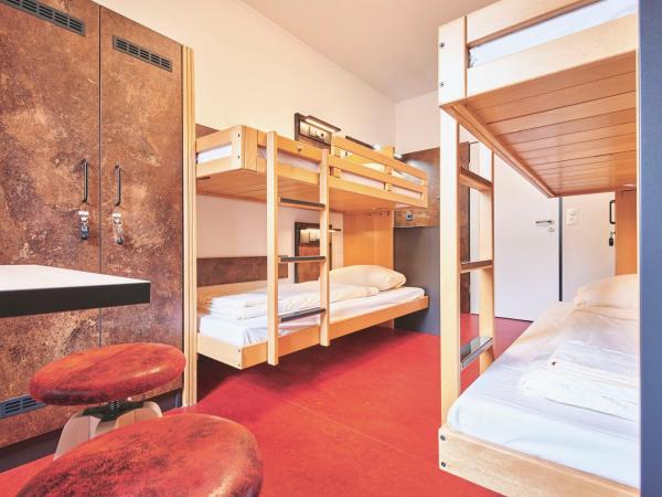 DJH Jugendgästehaus Adolph Kolping : photo 2 de la chambre chambre double avec salle de bains commune