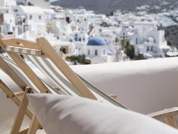 Spitia Santorini Villa Collection : photo 2 de la chambre la maison troglodyte - vue sur volcan