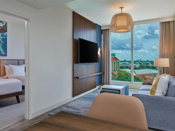 Walt Disney World Swan Reserve : photo 1 de la chambre signature epcot view, suite, 2 queen, sofa bed (includes early entry to disney theme parks)