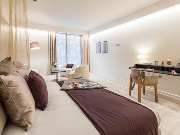 The Quarters Swiss Cottage : photo 1 de la chambre suite lit king-size