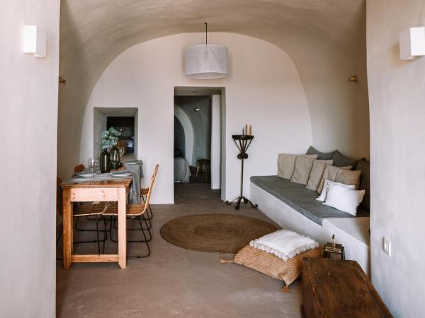 Spitia Santorini Villa Collection : photo 7 de la chambre villa troglodyte - vue sur dômes bleus