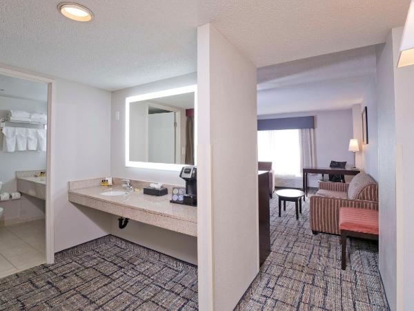 Best Western Plus Hotel & Conference Center : photo 2 de la chambre chambre avec 2 lits queen-size et canapé-lit - non-fumeurs