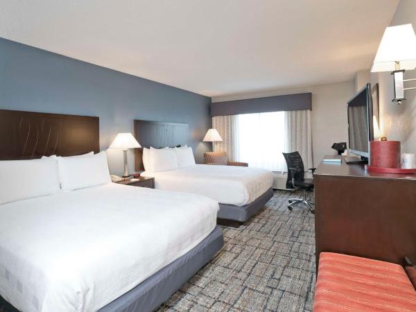 Best Western Plus Hotel & Conference Center : photo 4 de la chambre chambre avec 2 lits queen-size et baignoire - accessible aux personnes à mobilité réduite/non-fumeurs