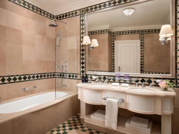 The St. Regis Florence : photo 10 de la chambre chambre lit king-size deluxe arno