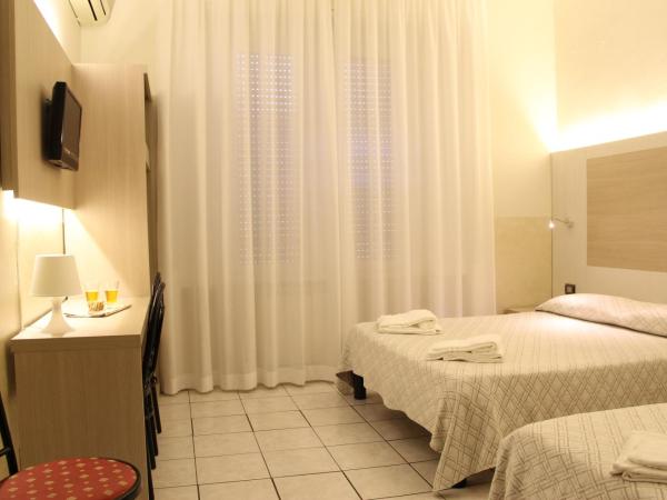 Hotel Due Giardini : photo 9 de la chambre chambre triple