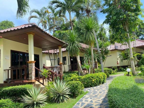 Koh Chang Bailan Beach Resort : photo 9 de la chambre bungalow familial supérieur
