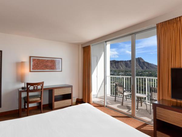 Park Shore Waikiki : photo 3 de la chambre hébergement d’angle lit king-size - côté océan