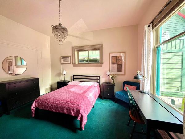 Northwest Portland Hostel : photo 2 de la chambre chambre double avec salle de bains commune