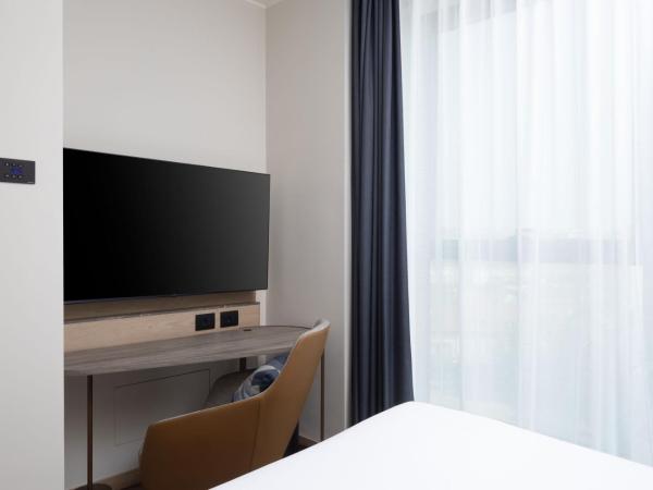 Courtyard by Marriott Milano Linate : photo 9 de la chambre chambre standard lit queen-size