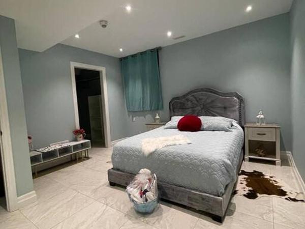 Beautiful luxurious suite close to lakeshore : photo 2 de la chambre chambre double