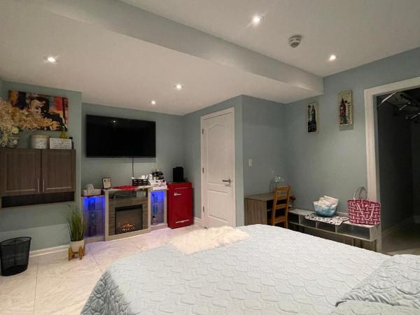 Beautiful luxurious suite close to lakeshore : photo 4 de la chambre chambre double