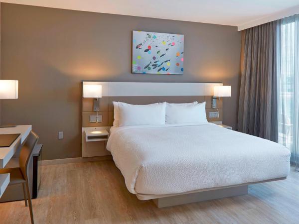 AC Hotel by Marriott Miami Beach : photo 1 de la chambre chambre king de luxe avec balcon et vue sur océan