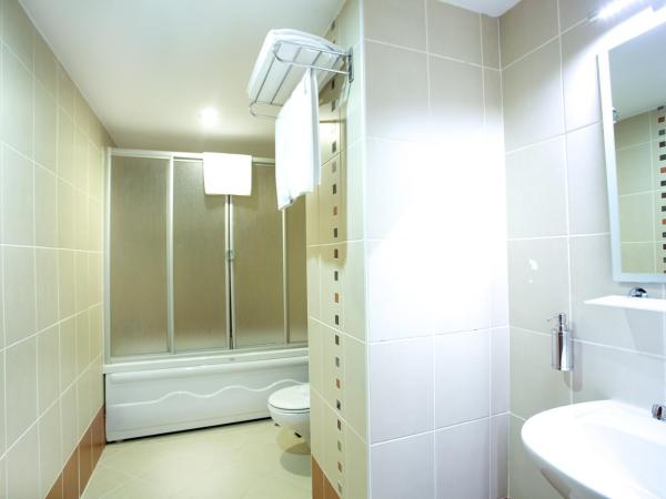 Budo Hotel : photo 10 de la chambre chambre triple