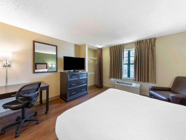 Extended Stay America Select Suites - Tampa - North Airport : photo 2 de la chambre studio de luxe avec 1 lit queen-size - non-fumeurs