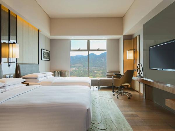 Chongqing Marriott Hotel : photo 6 de la chambre chambre lits jumeaux de luxe avec vue sur la montagne