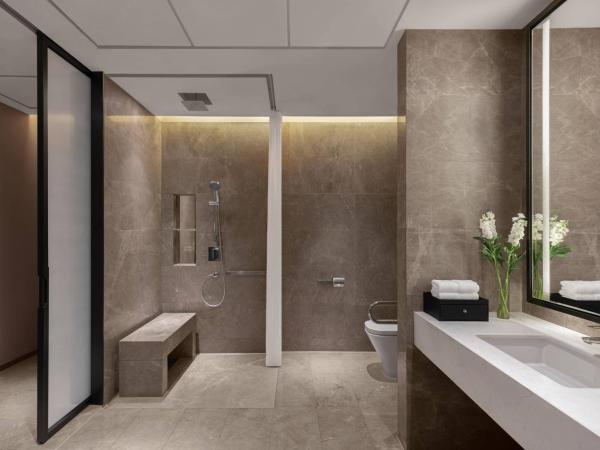 Chongqing Marriott Hotel : photo 8 de la chambre chambre 1 lit king-size deluxe - vue sur montagne