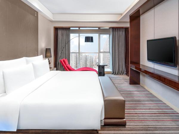 Le Meridien Chongqing Nan'an : photo 3 de la chambre suite club avec 1 lit king-size - Étage club - vue sur ville