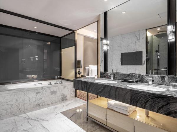 Le Meridien Chongqing Nan'an : photo 4 de la chambre suite club avec 1 lit king-size - Étage club - vue sur ville
