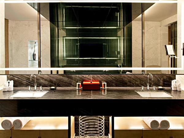 Le Meridien Chongqing Nan'an : photo 5 de la chambre suite club avec 1 lit king-size - Étage club - vue sur ville