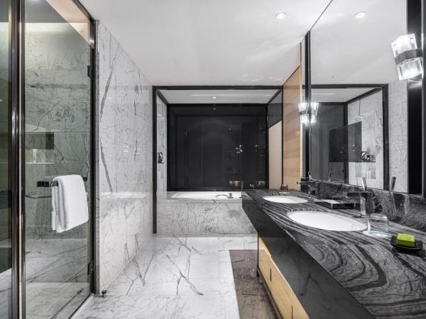 Le Meridien Chongqing Nan'an : photo 3 de la chambre suite deluxe avec 1 lit king-size - Étage club - vue sur ville