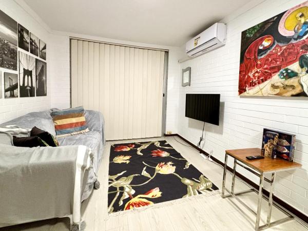 Urban Subiaco Oasis 1 Bedroom Unit : photo 10 de la chambre appartement avec balcon