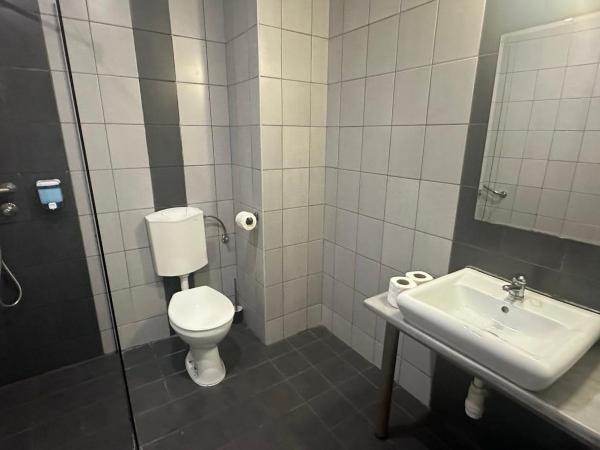 FREE PARKING, FREE BREAKFAST, only 15 minutes to City Center : photo 5 de la chambre chambre lits jumeaux - vue sur ville