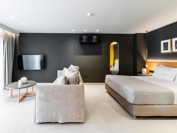 Porta Suites : photo 8 de la chambre suite avec terrasse et jacuzzi extérieur