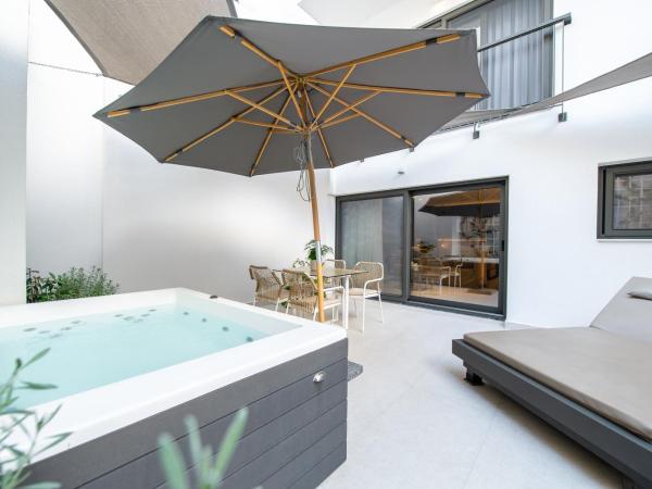 Porta Suites : photo 2 de la chambre suite avec terrasse et jacuzzi extérieur