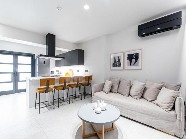 Porta Suites : photo 2 de la chambre suite supérieure avec bain à remous extérieur