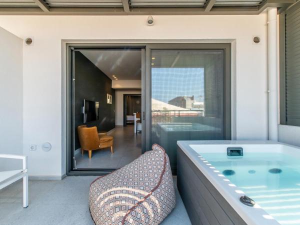 Porta Suites : photo 5 de la chambre suite supérieure avec bain à remous extérieur