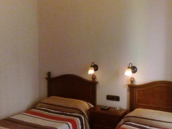 Hostal Granada : photo 10 de la chambre chambre lits jumeaux