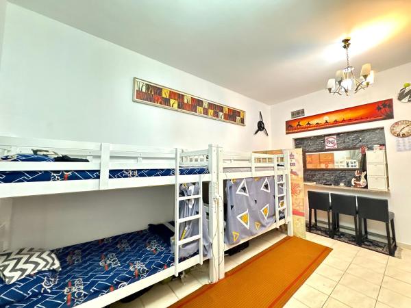Dubai Backpackers : photo 1 de la chambre lit superposé dans dortoir mixte