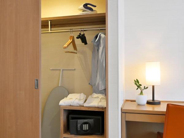 Holiday Inn & Suites Shin Osaka, an IHG Hotel : photo 8 de la chambre suite lit king-size - vue sur ville