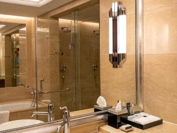 Sheraton Shenzhen Futian Hotel, Close to Metro Station, Shenzhen Futian Convention & Exhibition Centre, Futian Railway Station : photo 4 de la chambre panoramic king studio suite - club lounge access