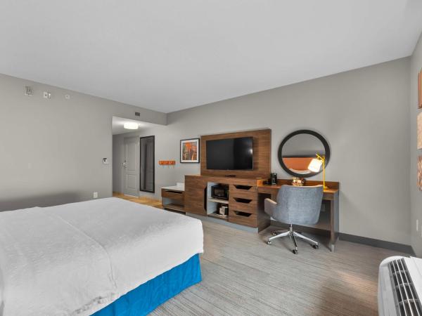 Hampton Inn & Suites - Saint Louis South Interstate 55 : photo 7 de la chambre king room with accessible tub - mobility and hearing access/non-smoking