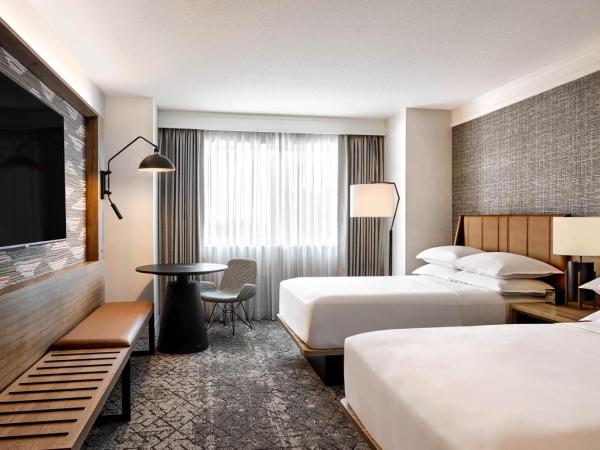 Sheraton Phoenix Downtown : photo 2 de la chambre executive room, club level, guest room, 2 double, city view