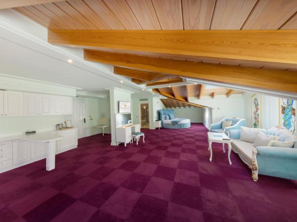 Seven Hills Palace & Spa : photo 8 de la chambre queen suite with spa bath - mansion loft suite ( only sky view )