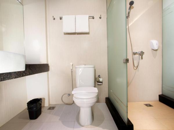 Whiz Prime Hotel Kelapa Gading : photo 4 de la chambre suite familiale