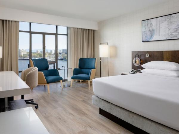 Delta Hotels by Marriott Victoria Ocean Pointe Resort : photo 2 de la chambre chambre lit king-size club - vue sur eau