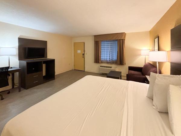 Motel 6 Charlotte, NC Northlake : photo 2 de la chambre chambre lit king-size - non-fumeurs