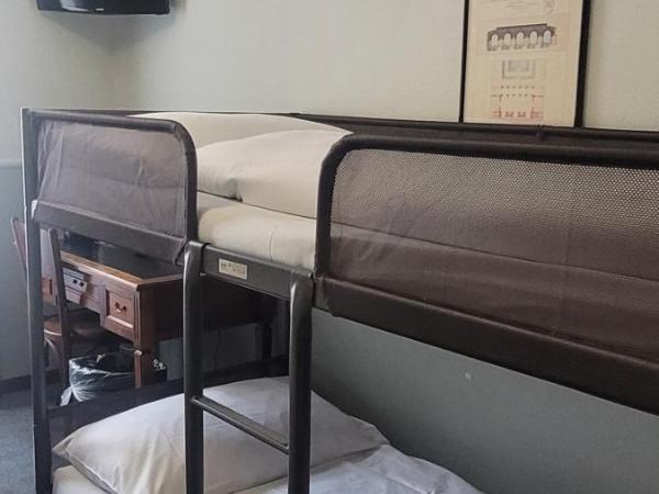 Hotel Montana Zürich : photo 2 de la chambre chambre quadruple confort