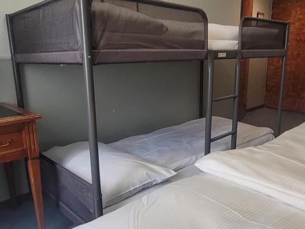 Hotel Montana Zürich : photo 4 de la chambre chambre quadruple confort