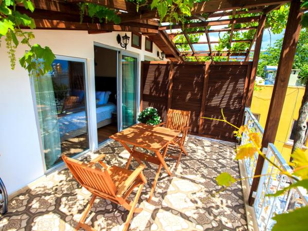 Lemon Villa Hotel - Adult Only : photo 8 de la chambre suite lit king-size - vue sur mer