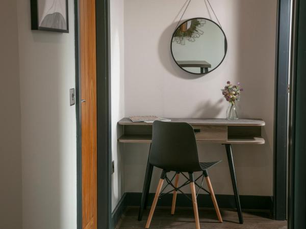 Dockside Aparthotel, Best Western Signature Collection : photo 8 de la chambre two-bedroom apartment with two double beds and sofa bed - non-smoking