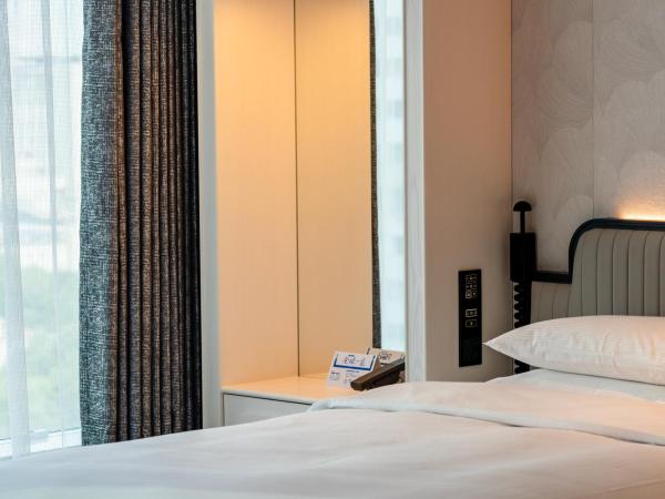Hilton Shanghai City Center : photo 2 de la chambre chambre lit king-size deluxe