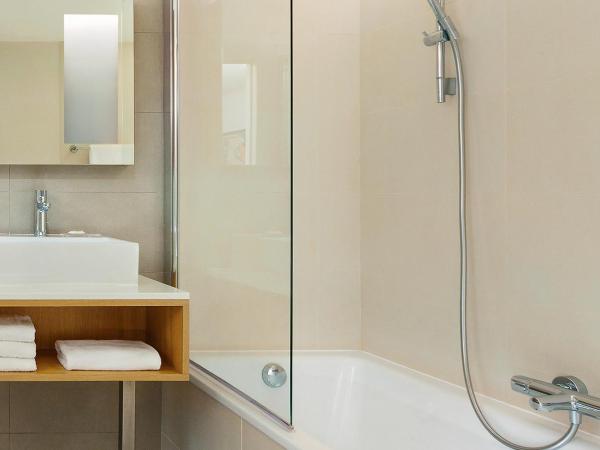 Courtyard by Marriott Montpellier : photo 2 de la chambre chambre lits jumeaux supérieure avec balcon